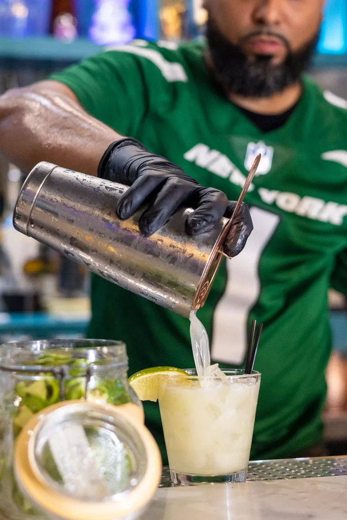 670eb6a2774c47be0047f45c-set-drink-yavejalapenopopper-08-compressed